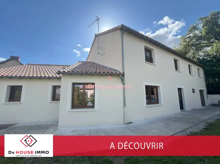 Maison 7 pièces de 205 m² - Beaumont Saint Cyr (86490)
