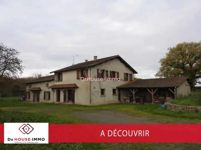 Maison 9 pièces de 257 m² - Gouex (86320)