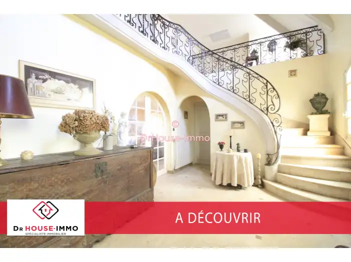 Maison 10 pièces de 320 m² - Le Neubourg (27110)