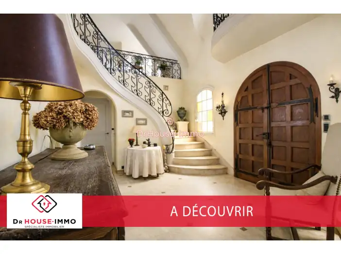 Maison 10 pièces de 320 m² - Le Neubourg (27110)