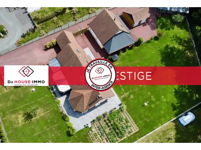 Maison 9 pièces de 241 m² - Dives-sur-Mer (14160)