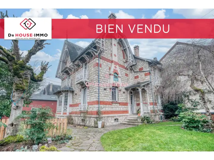 Maison 9 pièces de 210 m² - Nemours (77140)