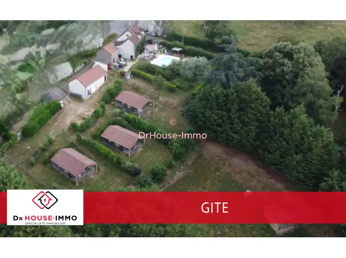 Maison 5 pièces de 140 m² - Échassières (03330)