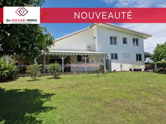 Maison 11 pièces de 230 m² - Lamentin (97232)
