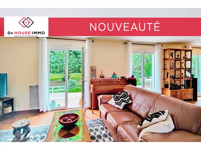 Maison 9 pièces de 241 m² - Feucherolles (78810)