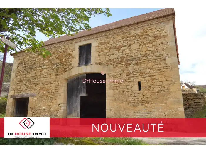 Maison 1 pièce de 160 m² - Hautefort (24390)