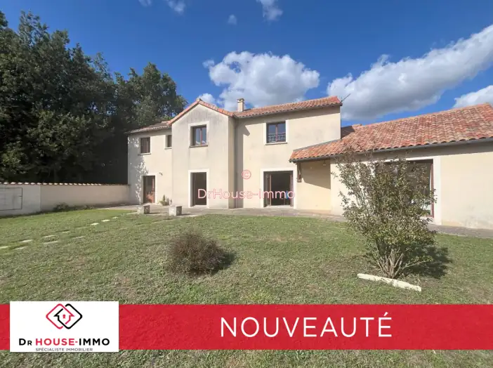 Maison 7 pièces de 205 m² - Beaumont Saint Cyr (86490)