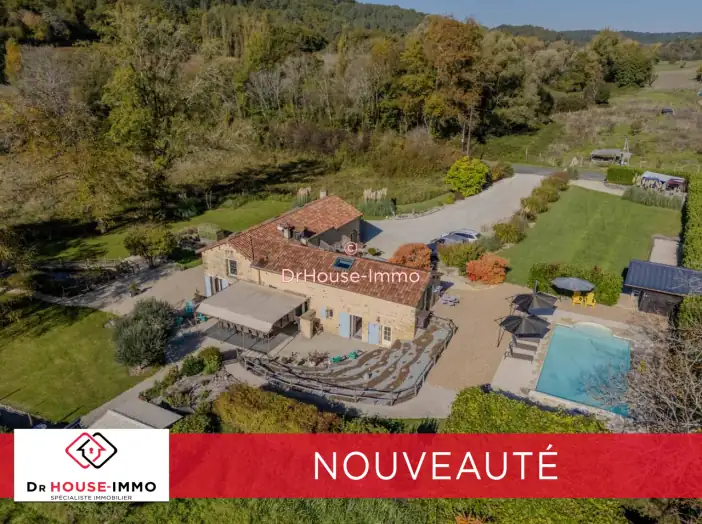 Maison 5 pièces de 222 m² - Montignac-lascaux (24290)