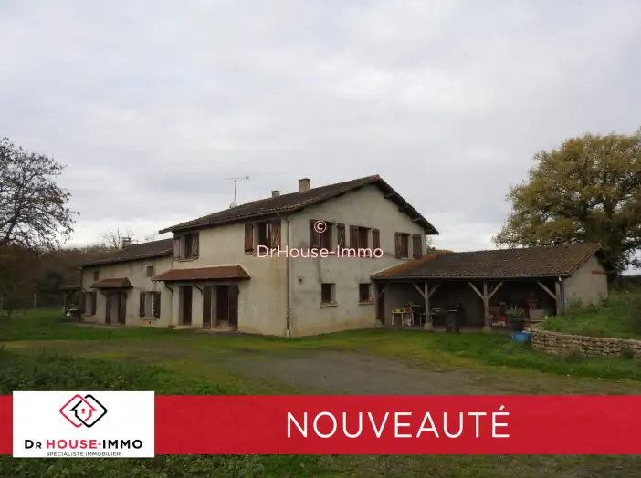 Maison 9 pièces de 257 m² - Gouex (86320)