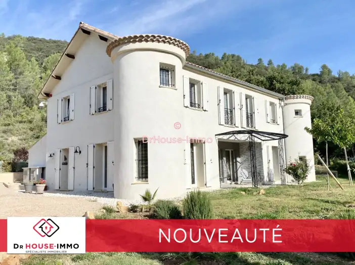 Maison 6 pièces de 230 m² - Vins-sur-Caramy (83170)