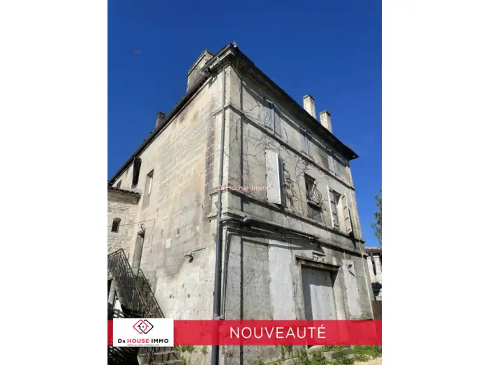 Immeuble 8 pièces de 270 m² - Gond-Pontouvre (16160)