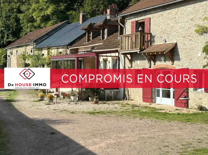 Maison 12 pièces de 254 m² - Gouloux (58230)