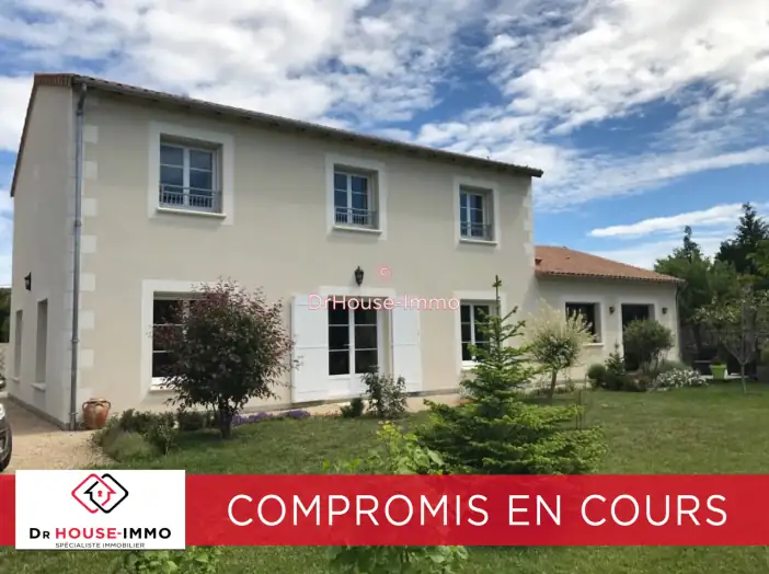 Maison 7 pièces de 235 m² - Jaunay-Clan (86130)