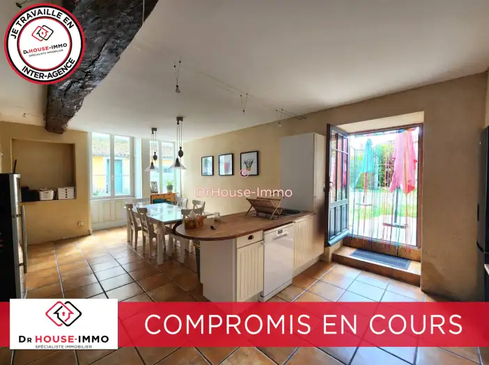Maison 10 pièces de 210 m² - La Mothe-Saint-Héray (79800)