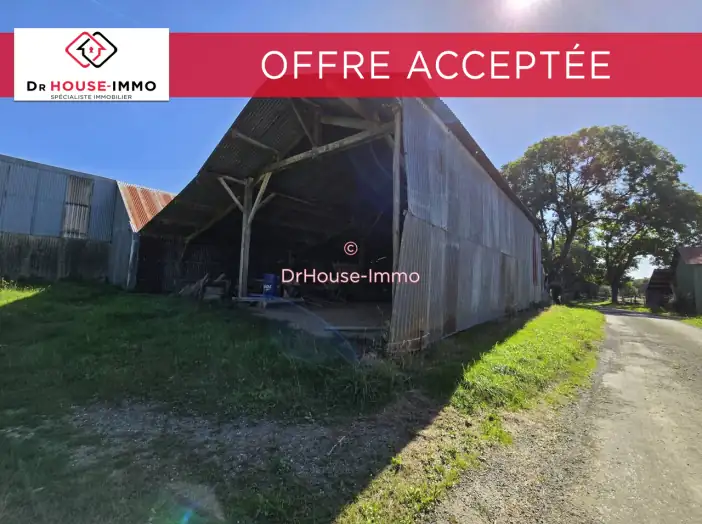 Bien immobilier de 831 m² - Fenioux (79160)