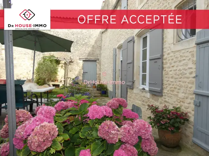 Maison 7 pièces de 204 m² - Marennes (17320)
