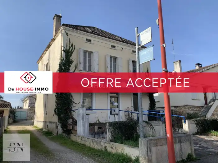 Immeuble 15 pièces de 190 m² - Monsempron-Libos (47500)