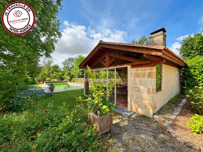 Maison 6 pièces de 260 m² - Cubnezais (33620)