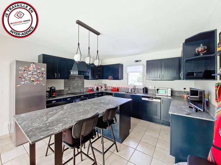 Maison 6 pièces de 137 m² - Saint-Gelais (79410)