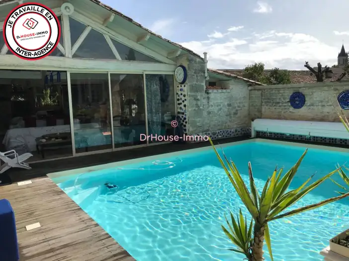 Maison 10 pièces de 279 m² - La Crèche (79260)