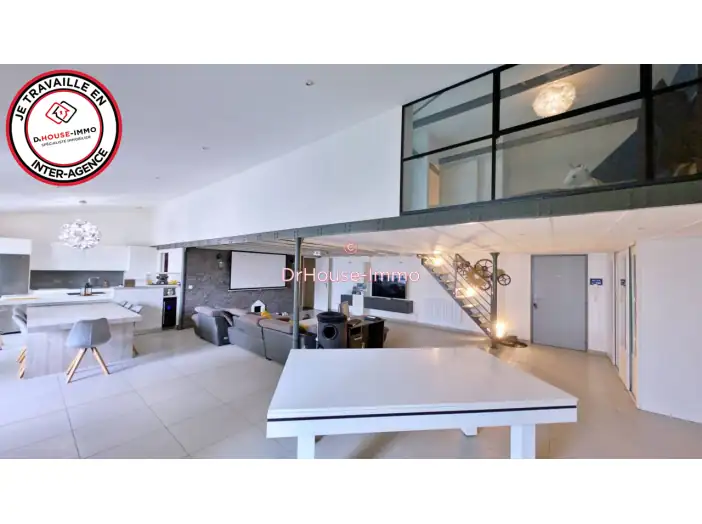 Appartement 5 pièces de 155 m² - Saint-Étienne (42100)