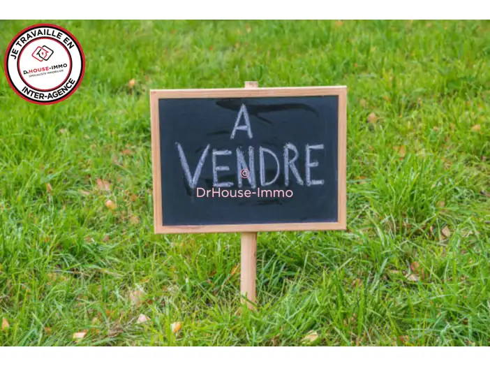 Terrain de 2 350 m² - Commequiers (85220)