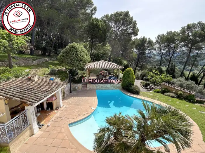 Maison 6 pièces de 206 m² - Lorgues (83510)