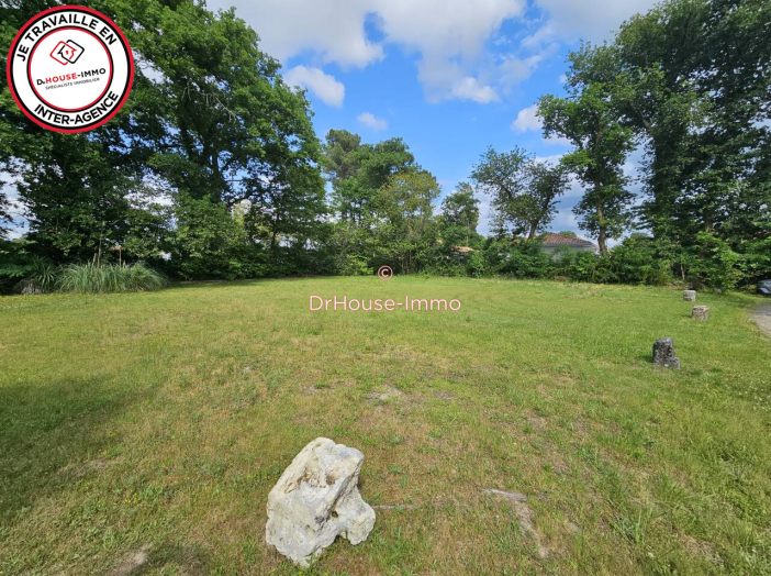 Terrain de 900m²