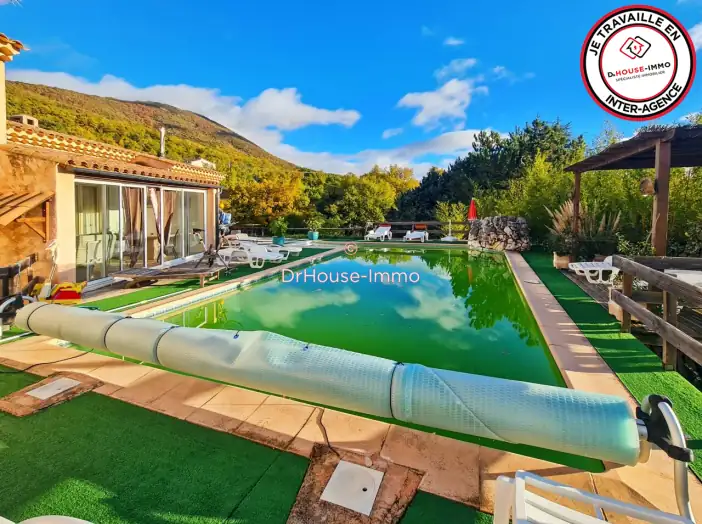 Maison 7 pièces de 184 m² - Aiguines (83630)