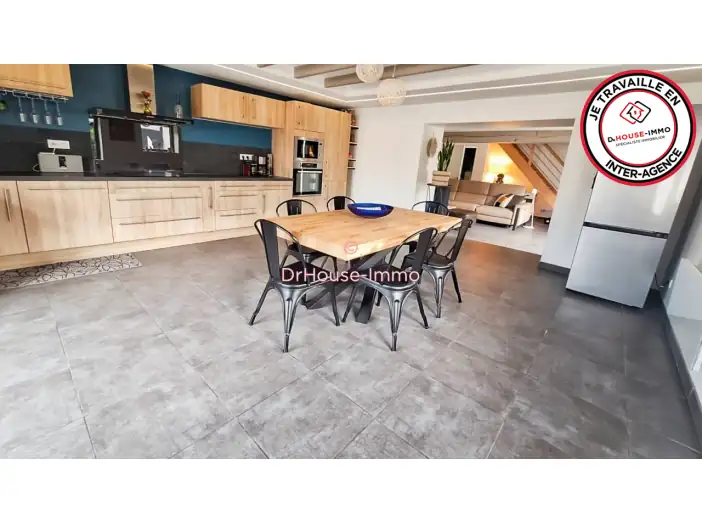 Maison 5 pièces de 143 m² - Misérieux (01600)