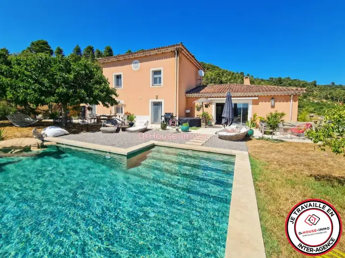 Maison 9 pièces de 200 m² - Gréoux-les-Bains (04800)