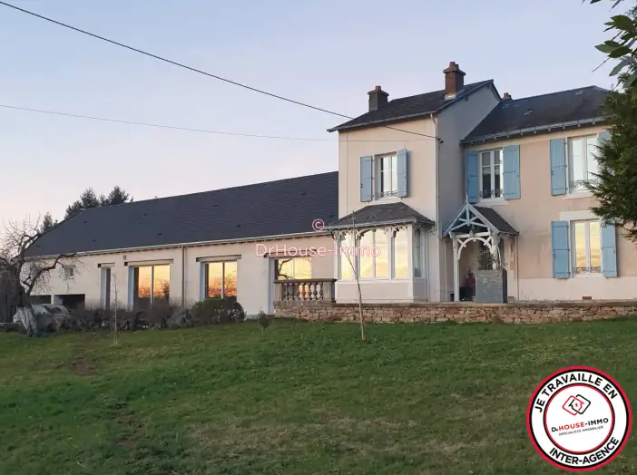 Maison 6 pièces de 240 m² - Saint-Yrieix-la-Perche (87500)
