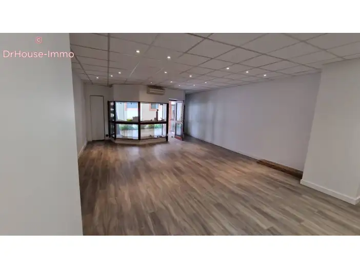 Commerce 1 pièce de 65 m² - Moissac (82200)