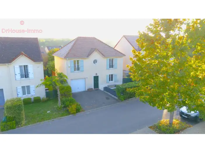 Maison 6 pièces de 123 m² - Tigery (91250)