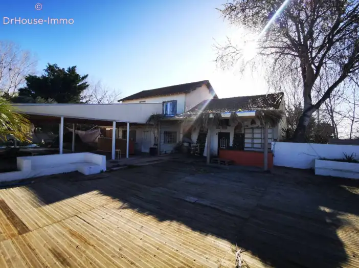 Maison 8 pièces de 300 m² - Aigues-Mortes (30220)