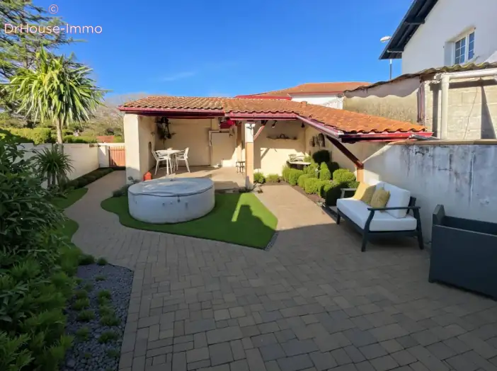 Maison 7 pièces de 167 m² - Briscous (64240)