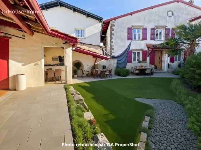 Maison 7 pièces de 167 m² - Briscous (64240)