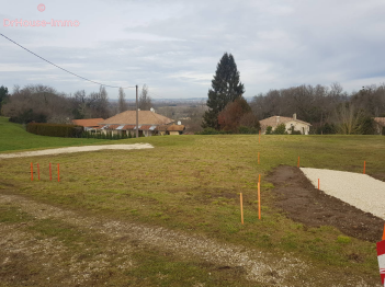 Terrain de 897m²