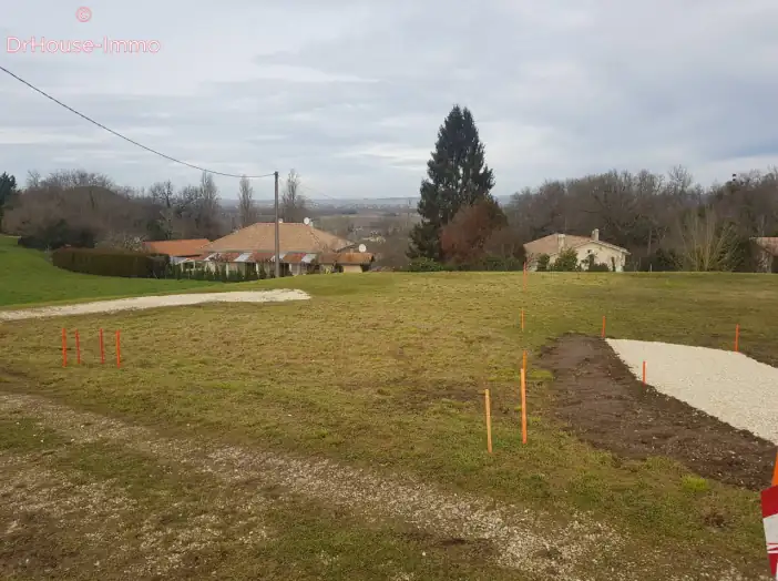 Terrain de 897 m² - Saint-Jean-de-Blaignac (33420)