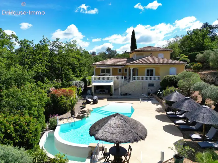 Maison 6 pièces de 230 m² - Brignoles (83170)