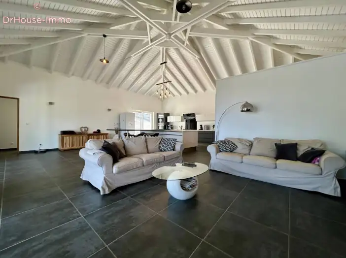 Maison 5 pièces de 174 m² - Saint-Martin (97150)