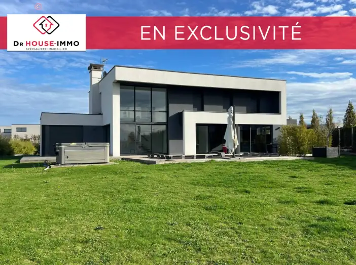 Maison 8 pièces de 225 m² - Mérignies (59710)