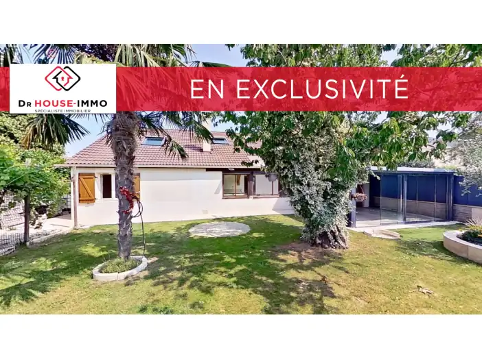 Maison 10 pièces de 175 m² - Savigny-le-Temple (77176)