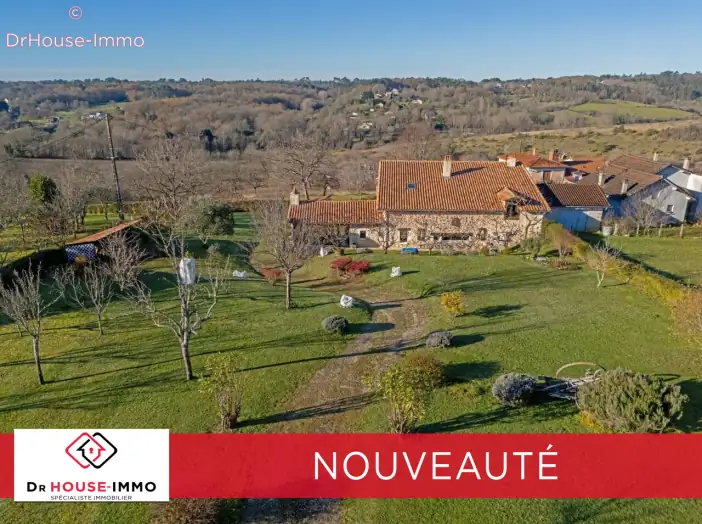 Maison 7 pièces de 300 m² - Saint-Astier (24110)