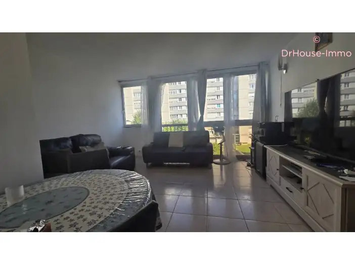 Appartement 4 pièces de 75 m² - Aubervilliers (93300)