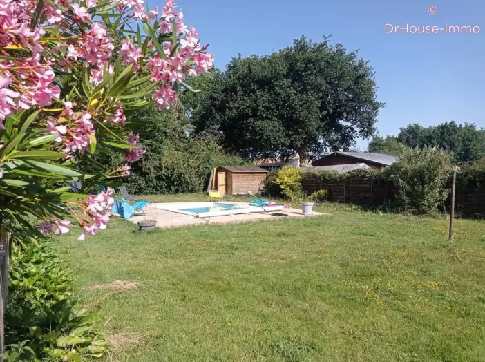 Maison 9 pièces de 150 m² - Saint-Maixent-sur-Vie (85220)