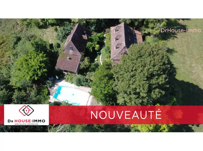 Maison 11 pièces de 256 m² - Bars (24210)