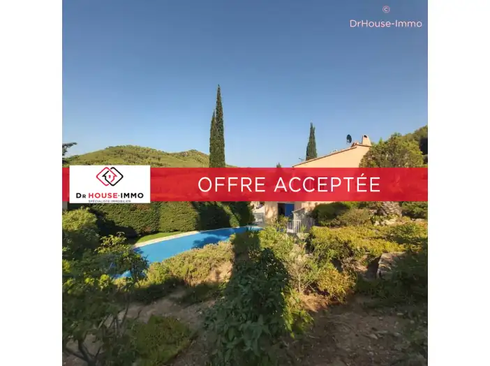 Maison 5 pièces de 150 m² - Saint-Cyr-sur-Mer (83270)