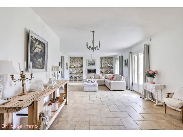 Maison 11 pièces de 290 m² - Alès (30100)