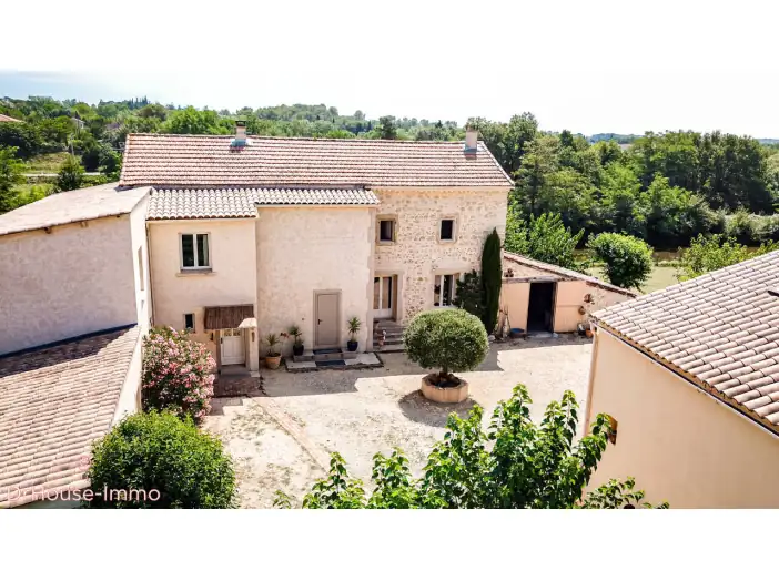 Maison 11 pièces de 290 m² - Alès (30100)